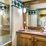 Residences Village Montana By Les Etincelles 公寓式酒店 蒂涅